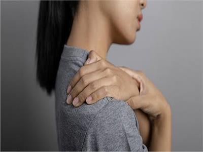 «السيدات» أكثر المصابين به.. ما هو مرض فيبروميالجيا؟