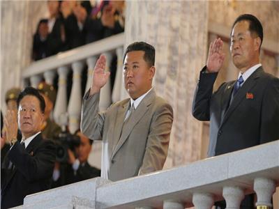 بـ «نحافة شديدة».. زعيم كوريا الشمالية يلفت الأنظار في احتفال رسمي