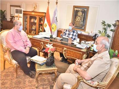 محافظ أسيوط يوجه بتوفير الأراضي المطلوبة لمشروعات تطوير الريف المصري
