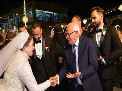 أول تصريح من عريس بورسعيد بعد حضور المحافظ لحفل زفافه 