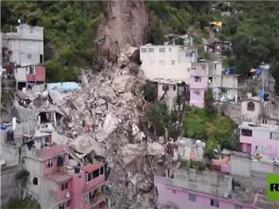 بالفيديو.. انهيار أرضي يمحو بلدة جبلية في المكسيك