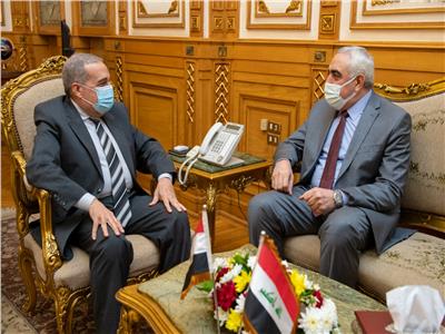 سفير العراق يبحث سبل التعاون الصناعي مع وزير الإنتاج الحربي 