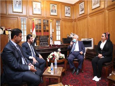 رئيس اتحاد المحامين العرب يلتقي رئيس جمعية المحامين العمانية