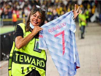 قميص رونالدو مع مانشستر يونايتد الأكثر مبيعًا في التاريخ