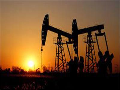 أسعار النفط تتراجع مع عودة إمدادات أميركية للسوق