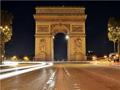 لماذا حظرت باريس تواجد السيارات في الشانزليزيه؟