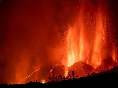الكشف عن فيديوهات صادمة لثوران بركان «لابالما الإسبانية».. 20 مليون متر من الحمم