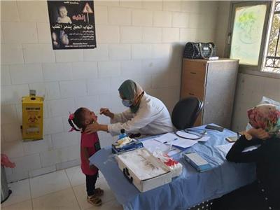 توقيع الكشف الطبي لـ283 مريضًا بالقافلة الطبية بقرية شماس في مطروح