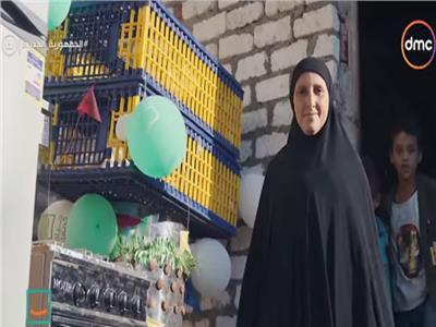 إهداء سيدة مثابرة أجهزة كهربائية من «حياة كريمة»| فيديو