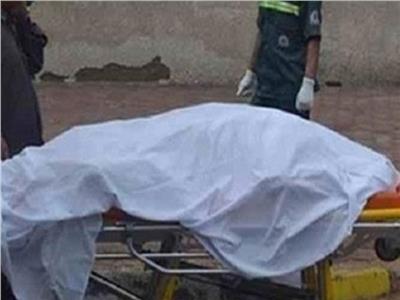 النيابة تعاين موقع العثور على جثة سيدة وطفلتيها بمنطقة 15 مايو 