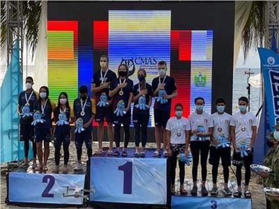 منتخب مصر يحقق ذهبية سباق التتابع في بطولة العالم للسباحة بكولومبيا