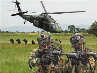 الجيش الكولومبي يعلن تصفية 10 مسلحين من جماعة منشقة عن «فارك»