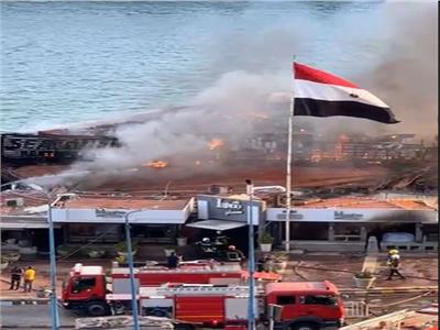 حريق هائل علي الكورنيش بمنطقة جليم في الإسكندرية| فيديو وصور