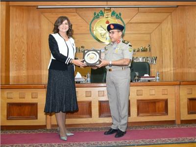 وزيرة الهجرة تلتقي دارسي درجة الزمالة بالدفاع الوطني والحرب العليا | صور