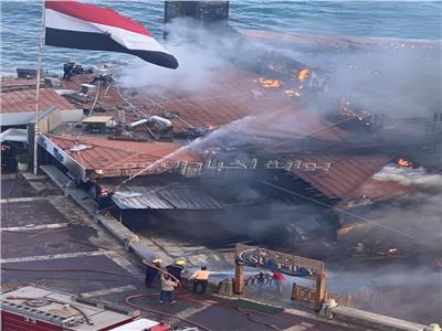 نيابة الإسكندرية تحقق في واقعة حريق مجمع مطاعم | صور