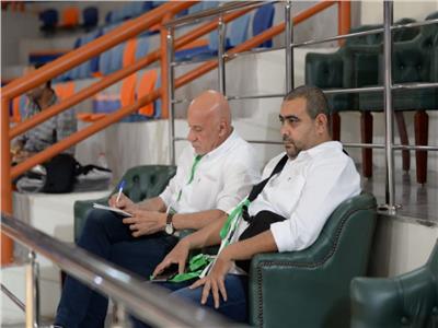 أحمد مرعي  في مدرجات برج العرب لمتابعة مباراة بليدة الجزائري واتحاد الفتح العربي