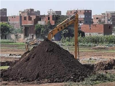 بدء أعمال الحفر لمشروع إنشاء «سكن كريم» بعدد من قرى «أشمون»| صور