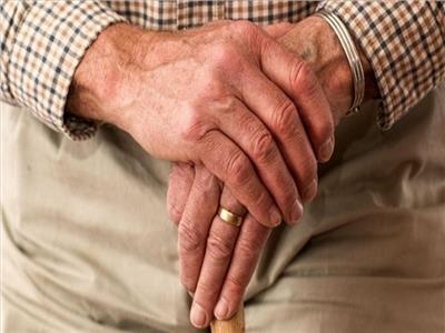 نصف مليون مسن يعيشون «الموت الاجتماعي» في فرنسا