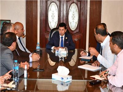 وزير الرياضة يتابع استعدادات مصر لاستضافة بطولة العالم للرماية 