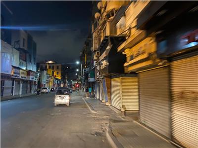 حملات مكثفة لتطبيق قرارغلق المحلات بأحياء الإسكندرية