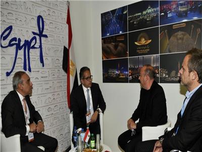 وزير السياحة يتفقد جناح مصر في المعرض السياحي الدولي بباريس  