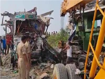حادث مروع بين شاحنة وأتوبيس في الهند.. فيديو