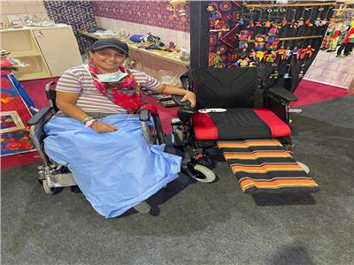الصحة توفر «كرسي متحرك» وتقدم الرعاية الطبية بالمجان لمشاركة بمعرض «تراثنا»