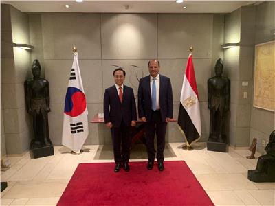 السفير المصري في كوريا الجنوبية يستقبل رئيس ومدير هيونداي روتام