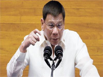 رئيس الفلبين يقترح تطعيم رافضي لقاح كورونا أثناء النوم