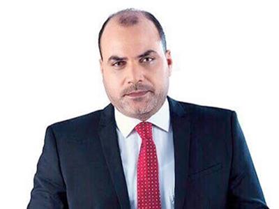 محمد الباز يكشف هوية مطلق شائعة سقوط ميكروباص كوبري الساحل | فيديو 