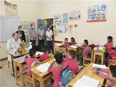 محافظ أسيوط يوجه بتكثيف ندوات التوعية بـ«حياة كريمة» في المدارس  