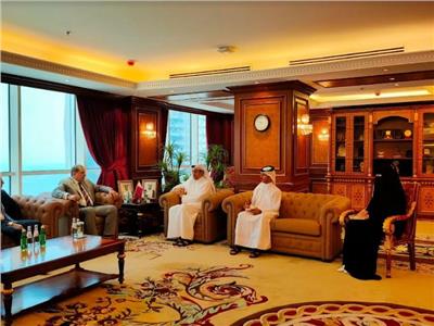 سعفان يبحث مع وزير عمل قطر العلاقات الثنائية