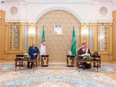 ولي العهد السعودي يلتقي رئيس الحكومة الجزائرية 