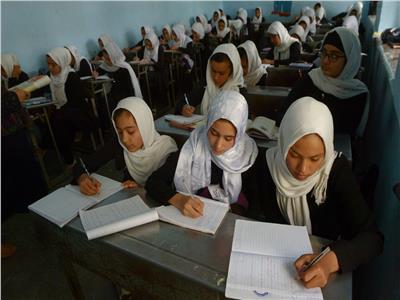مع بعض التحفظات.. «طالبان» تسمح للفتيات بالعودة إلى المدارس