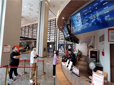 بكين تُغلق بعض دور السينما لاحتواء تفشي كورونا