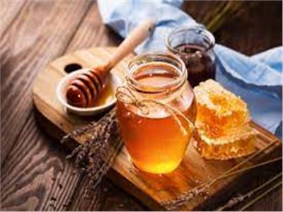 بماسك «العسل».. وصفة طبيعية للتخلص من حبوب الظهر  