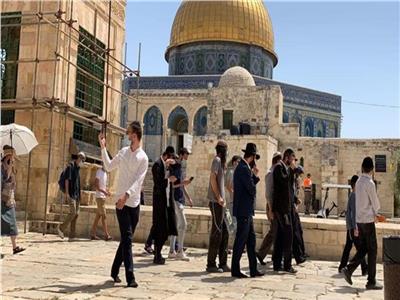 اقتحام باحات المسجد الأقصى بحماية الشرطة الإسرائيلية