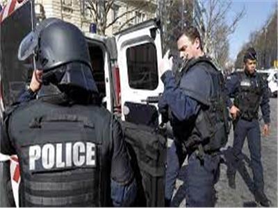 الشرطة الفرنسية تطلق النار على رجل «يحمل سكين»