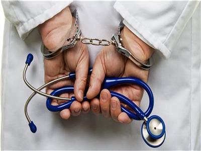 حبس طبيبة أمراض نساء بالمنيا لمدة عام بتهمة الإهمال الطبي 