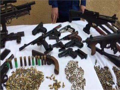 ضبط 6 متهمين بحوزتهم أسلحة نارية ومخدرات في أسوان