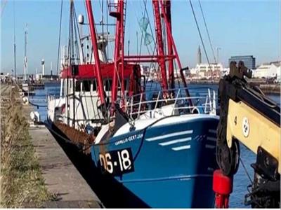سفينة الصيد البريطانية المحتجزة في فرنسا تغادر نحو المياه الإقليمية