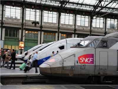 مصرع شخص وإصابة 3 دهسهم قطار في فرنسا