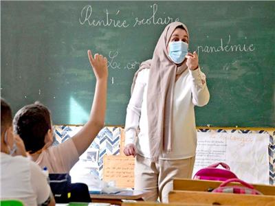 محاكمة معلمة تونسية كتبت لطالب «سيئ جدا»  