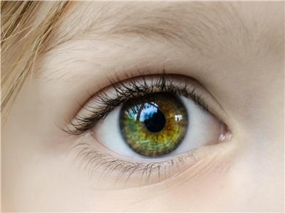 لماذا تختلف ألوان عيون البشر؟.. وراثة أم شيء آخر