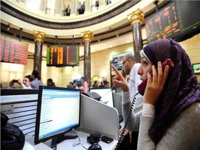 تراجع جماعي في تعاملات البورصة المصرية بمنتصف تعاملات اليوم