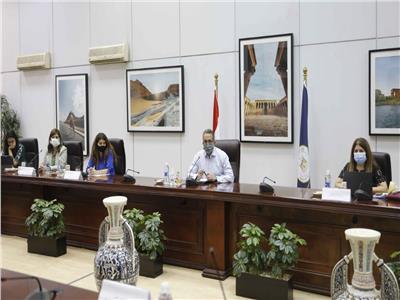 بحث تعزيز سبل التعاون بين مصر وإيطاليا على المستوى السياحي والأثري