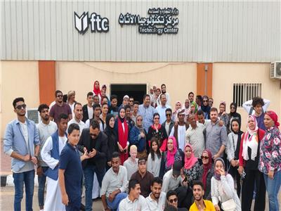 ملتقى «أهل مصر» للشباب بمدينة دمياط للأثاث 