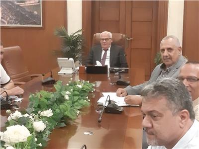 محافظ بورسعيد: اجتماعات مع لجنة المتابعة اللاحقة لضبط العمليات الاستيرادية  