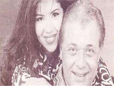 في ذكرى وفاته.. بوسي شلبي تزور قبر زوجها الفنان محمود عبد العزيز