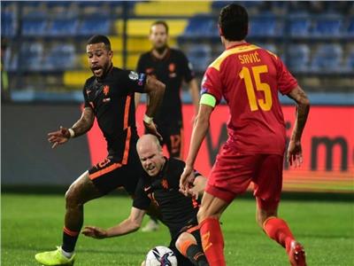هولندا تؤجل حسم التأهل للمونديال بتعادل قاتل مع الجبل الأسود